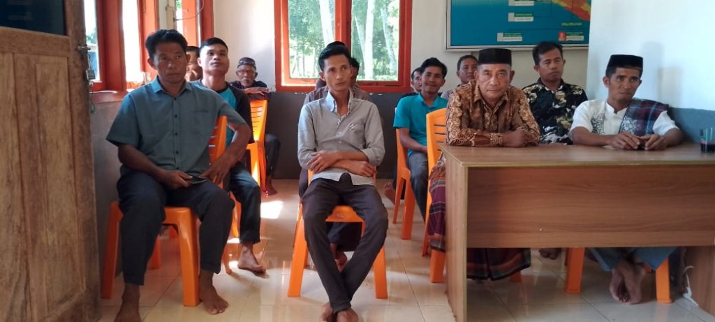 Foto Saat Melaksanakan Rapat Di Kantur Desa Ujung Harapan 